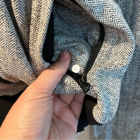 Women’s Lululemon gray herringbone patterned zip up Asana jacket size 8 - Picture 6 of 8